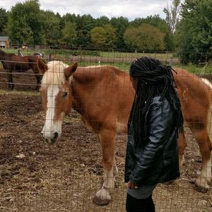 Meet your Posher, Larresa